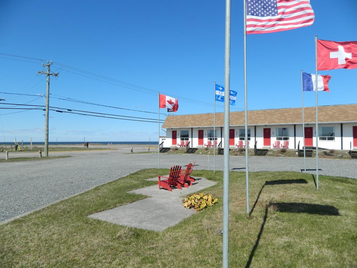 Motel & Camping Le Pirate Cap-Chat Exterior photo